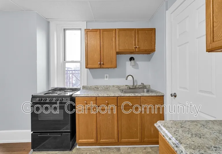131 Allen St #12 — Photo 3