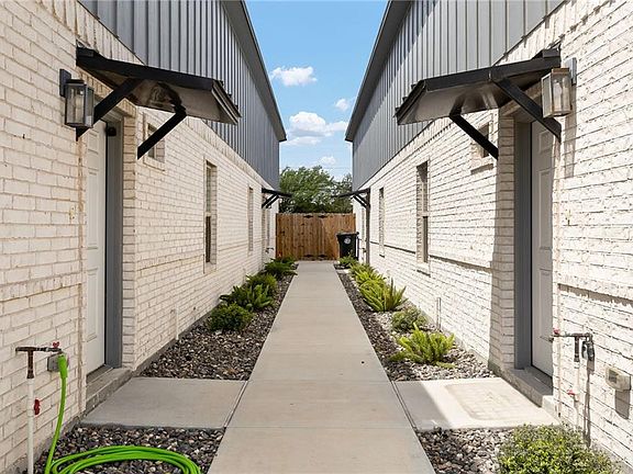 3rd image of 1506 Playa Dr