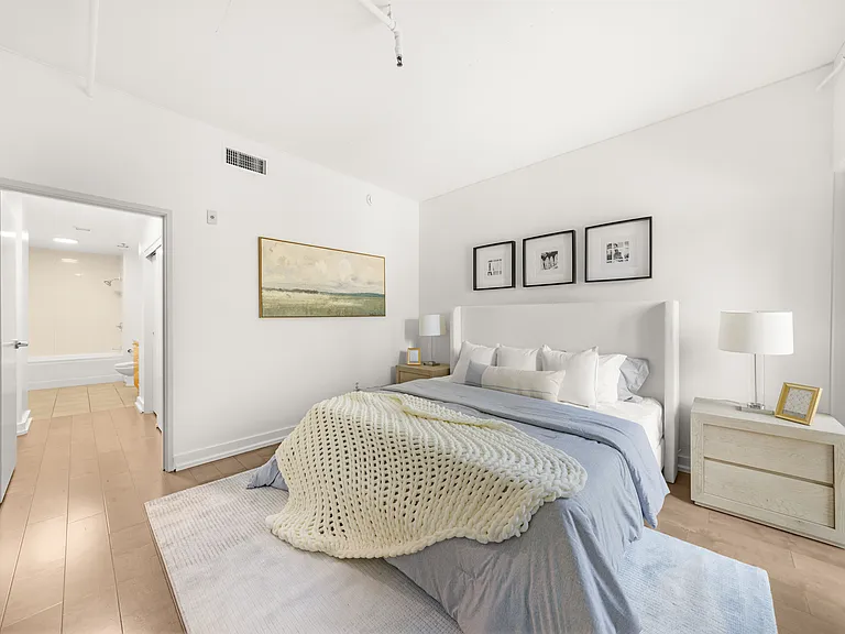 645 W 9th St #303 — Photo 9