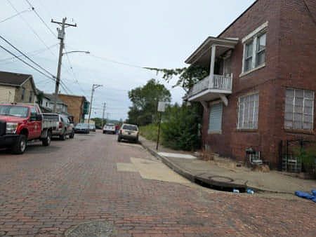 2nd image of 210 6th Ave