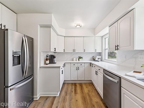 2nd image of 1808 W Twelve Mile Rd