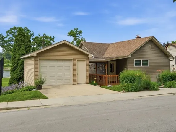 642 Wellington Ave, Elgin, IL 60120