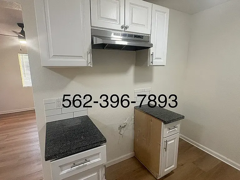 102 E Indigo St #6 — Photo 7