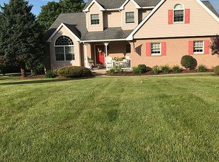 702 Montclair Dr, Lower Burrell, PA 15068