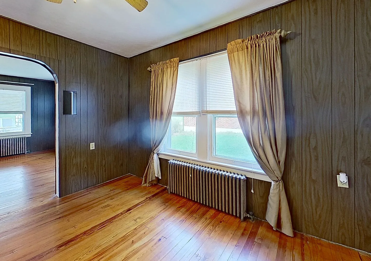 2 Bedroom Home with Off Street Parking — Photo 3