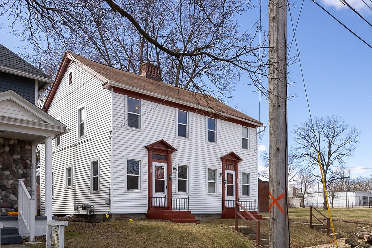 Building Photo - 223-225 W Trail St