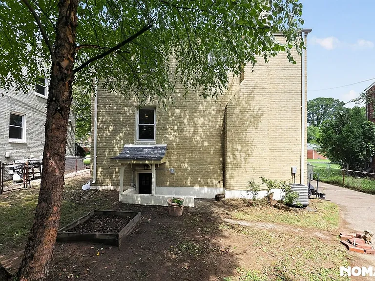 8507 Potomac Ave — Photo 34