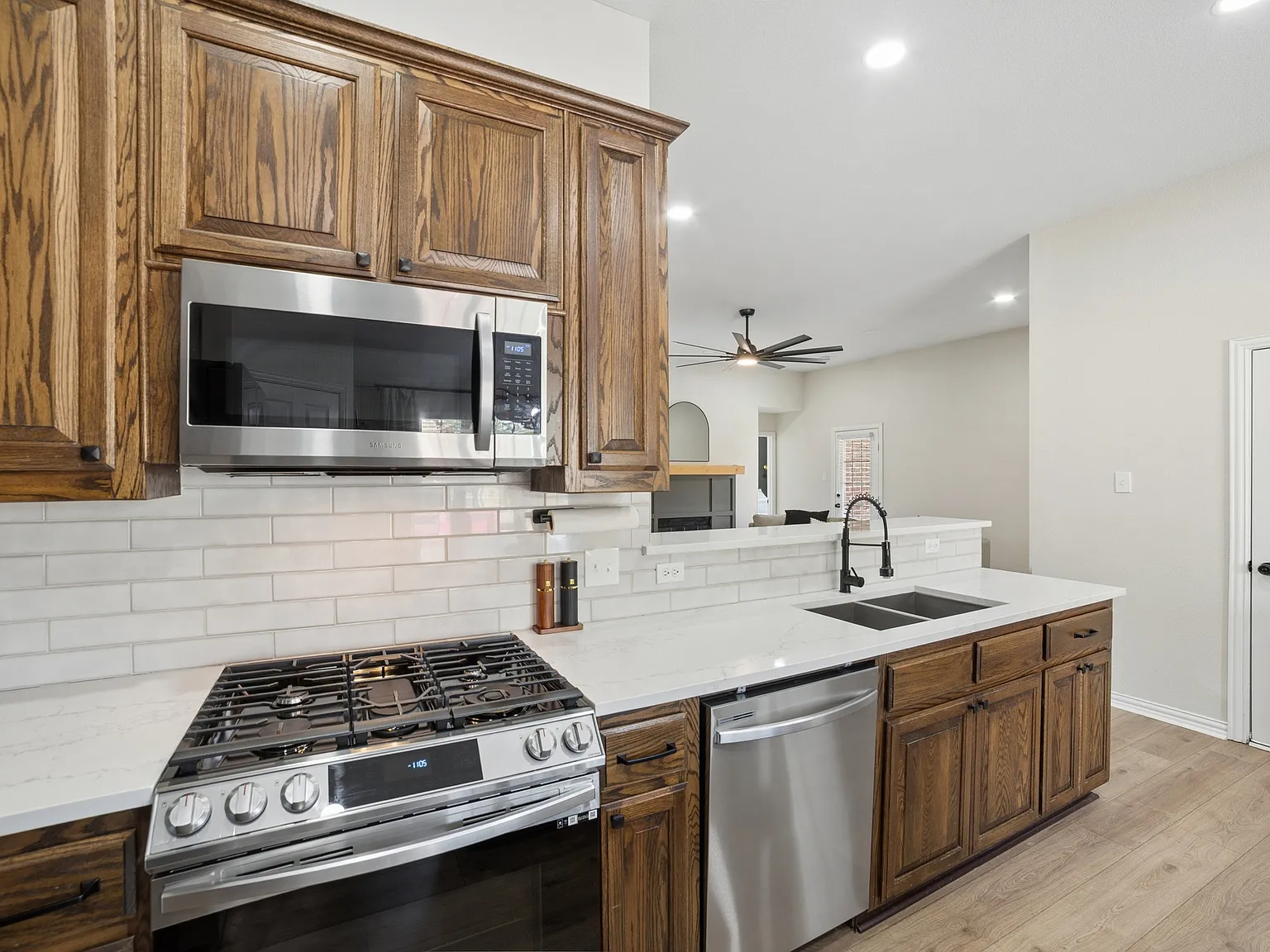 4 bed, 2298 sqft, $2,600 — Photo 3