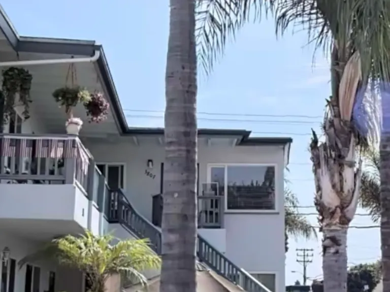 3801 1/2 Riviera Dr — Photo 2