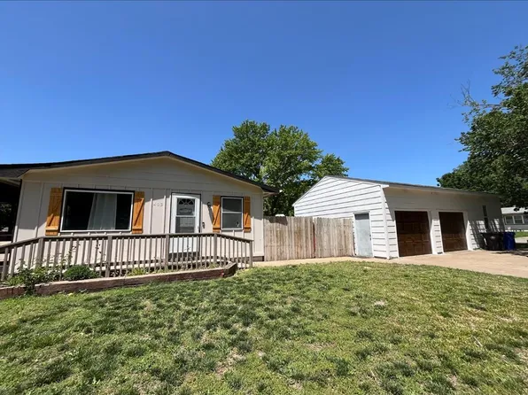 403 N McKinley St, Lindsborg, KS 67456