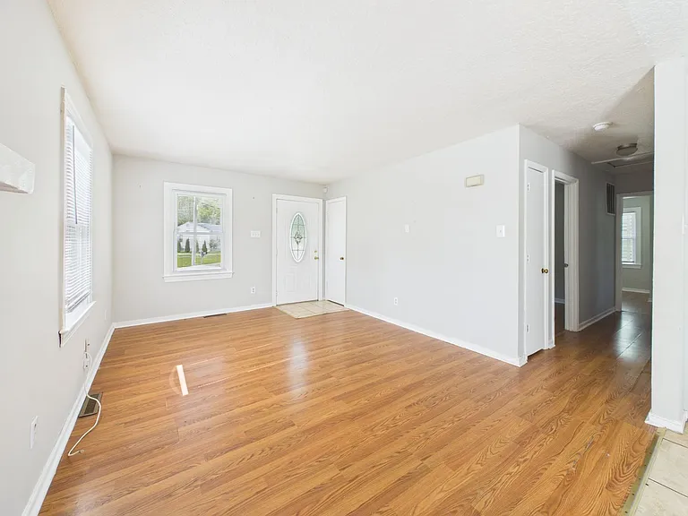 835 Winnetka Ave — Photo 3