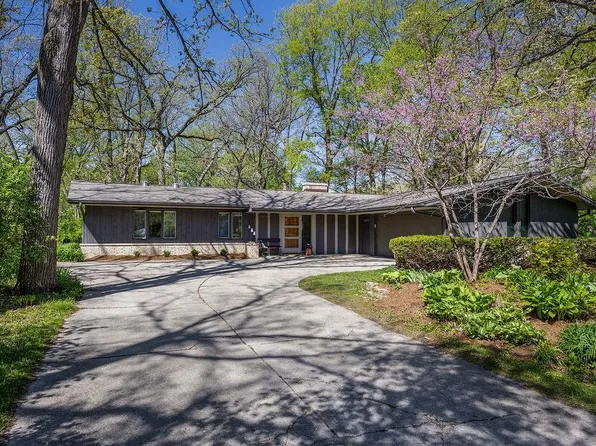 2404 Mayflower Dr, Middleton, WI 53562