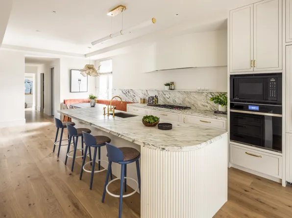 286 Spring Street image 4 of 12