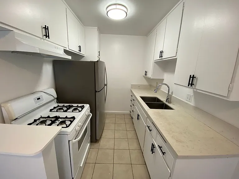 1019 Stanley Ave #1029 — Photo 30