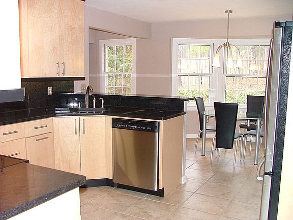 REMDELED KITCHEN,SS APPLIANCES,GRANITE COUNTER