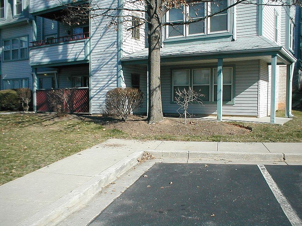 13700 Modrad Outside