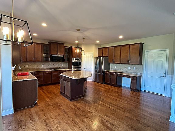 3rd image of 6624 Stonecroft Dr