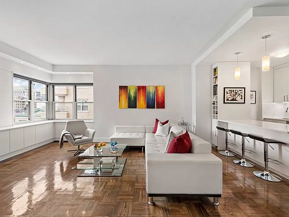 4th image of 20 E 9th St #12E