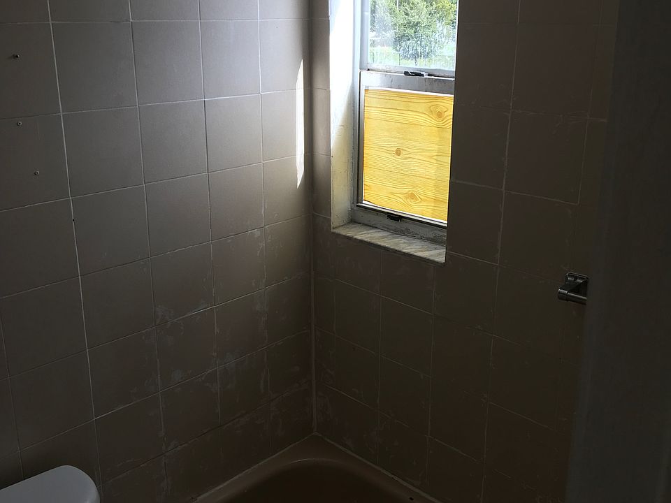 1st image of 400 NW 17th Ave #2