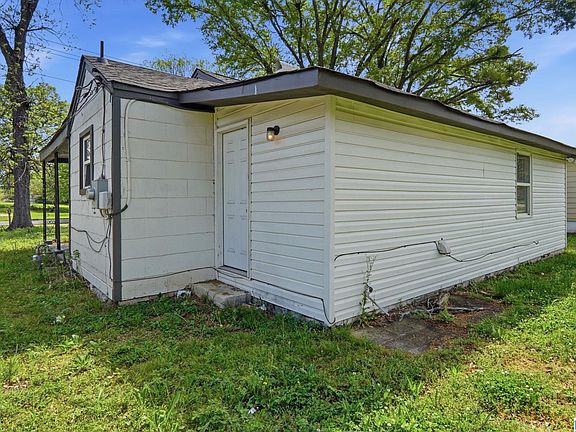 4th image of 713 Woodward Rd