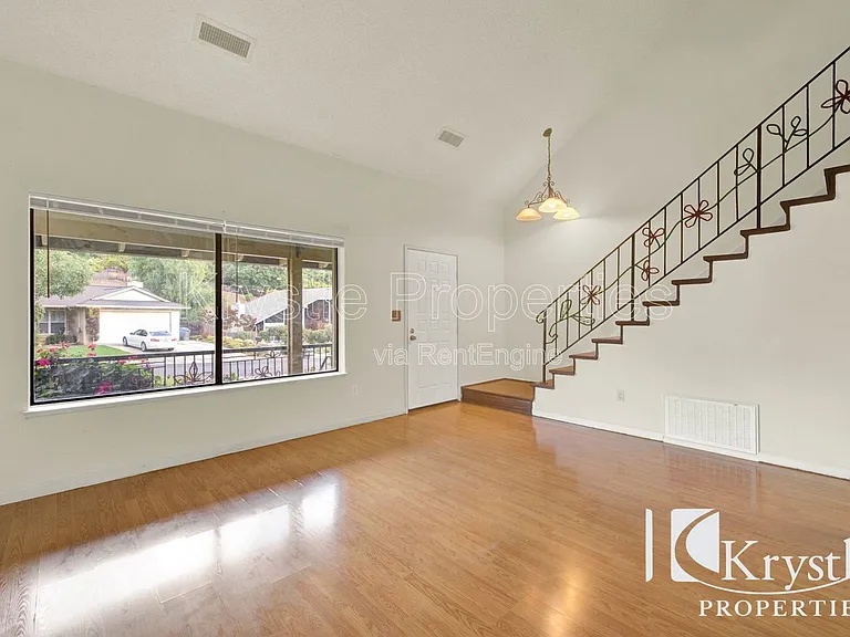 1398 Hale St — Photo 8