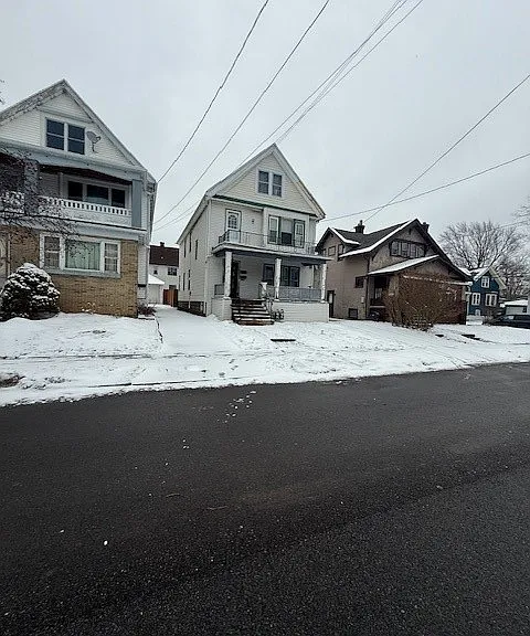 61 Baxter St #UPPER — Photo 1