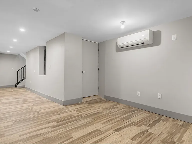 1716 Woodbine St #1F — Photo 9