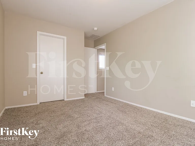 15427 W Canterbury Dr — Photo 12