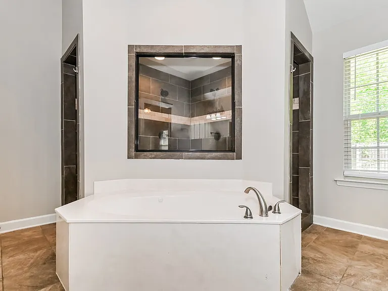1405 Switzer Cv — Photo 11