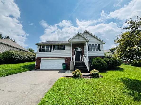 228 Mountain Breeze Dr, Blacksburg, VA 24060
