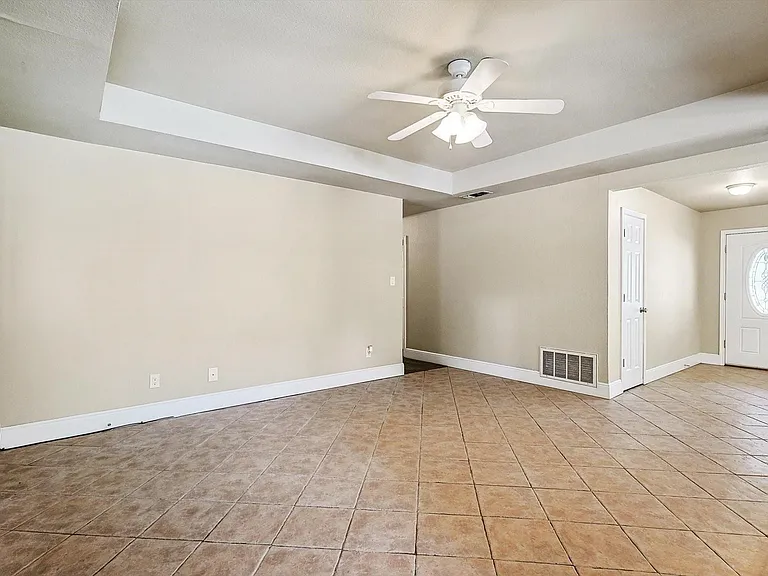 218 Raintree Dr — Photo 6