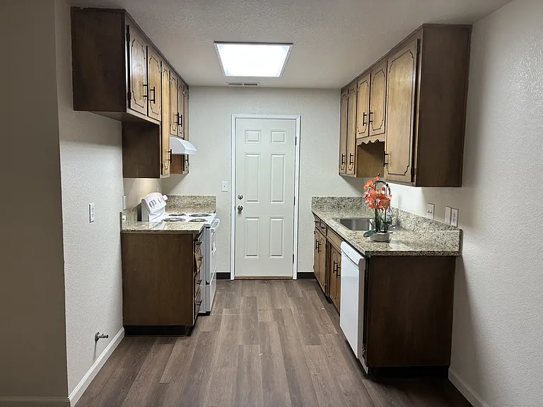 2028 Kruger Dr — Photo 4