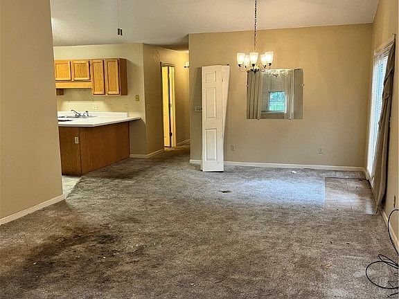3rd image of 808 Windsong Dr
