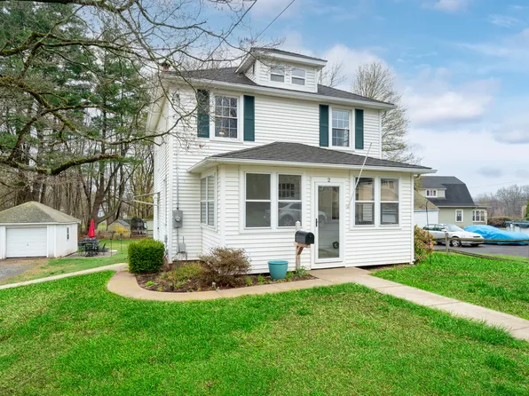 2 Carroll Place, Cromwell, CT 06416