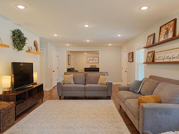 3rd image of 1491 W 52nd St