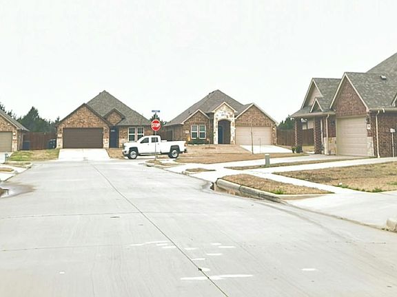 5th image of 1007 Tippit Ln