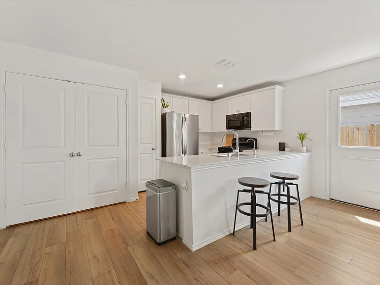 2403 Hesperus Ave — Photo 7