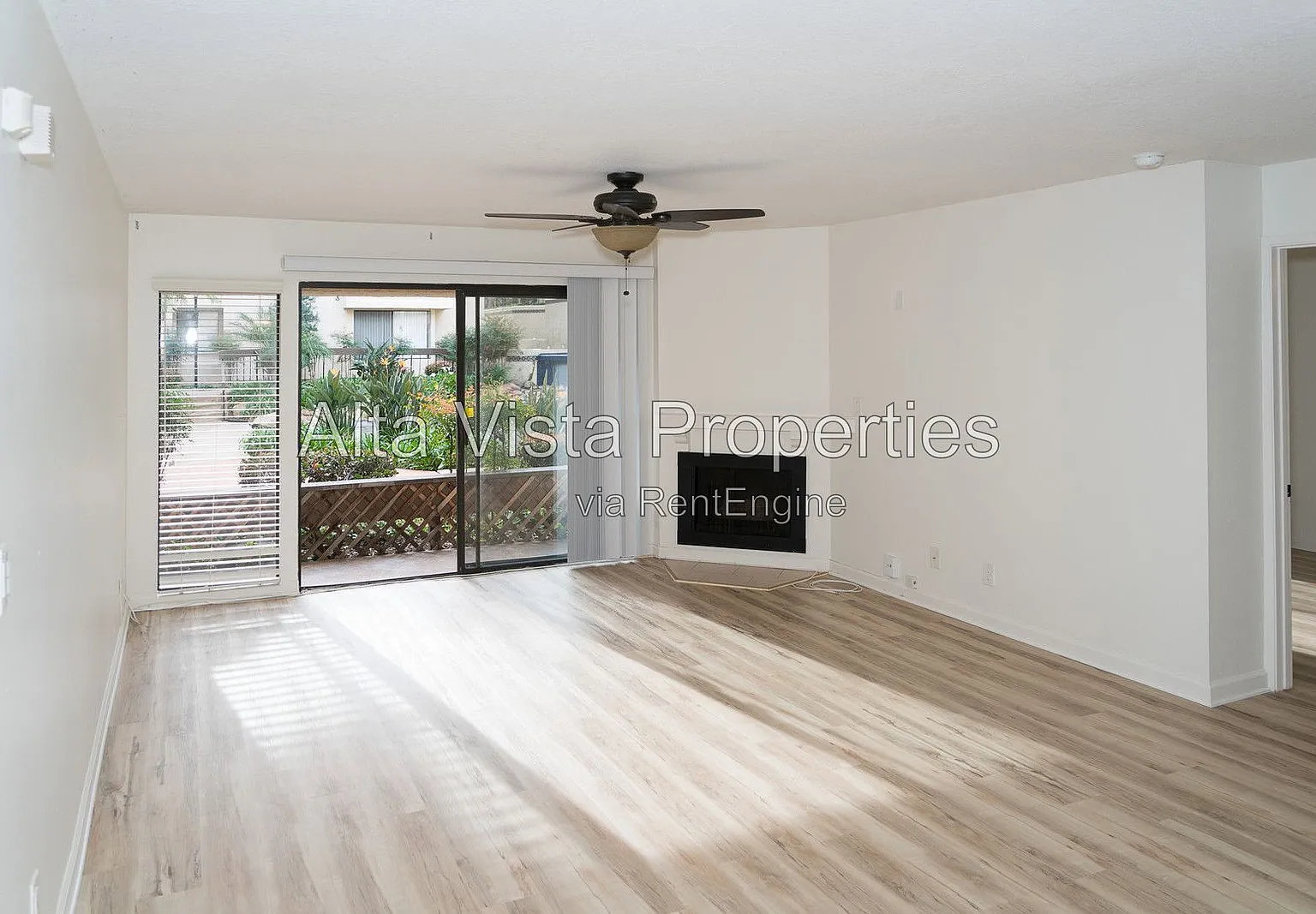 2 bed, 2.0 bath, 1047 sqft, $3,095 — Photo 3