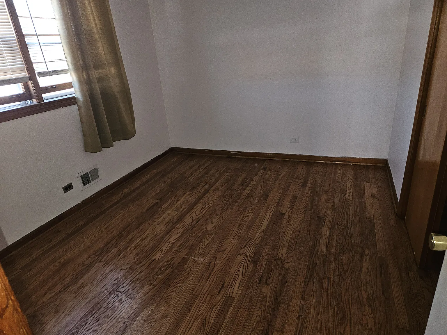 3 bed, 1000 sqft, $1,700 — Photo 3