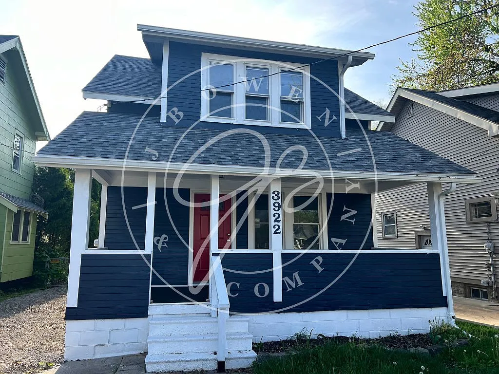 3 bed, 1.0 bath, 1184 sqft, $1,350 — Photo 1