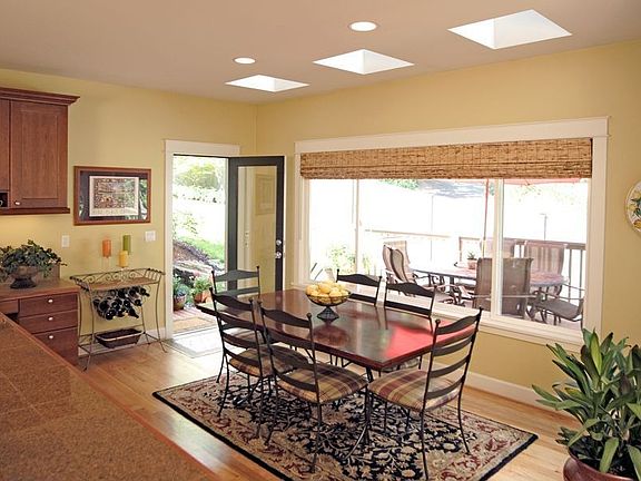 4th image of 16717 SE Newport Way