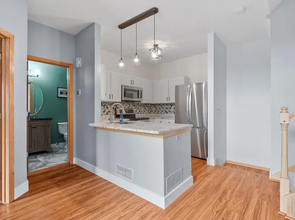 8982 Sawgrass Gln, Maple Grove, MN 55311