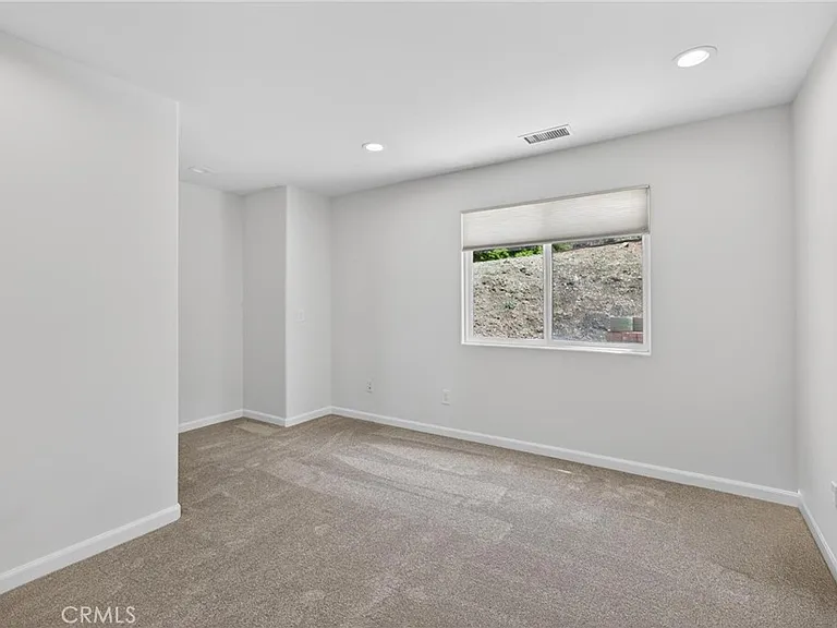 58 Eastfield Dr — Photo 27