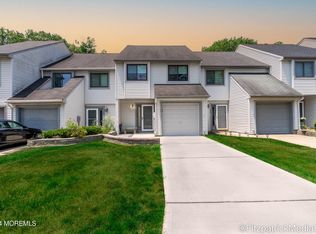 33 Lexington Cir, Matawan, NJ 07747