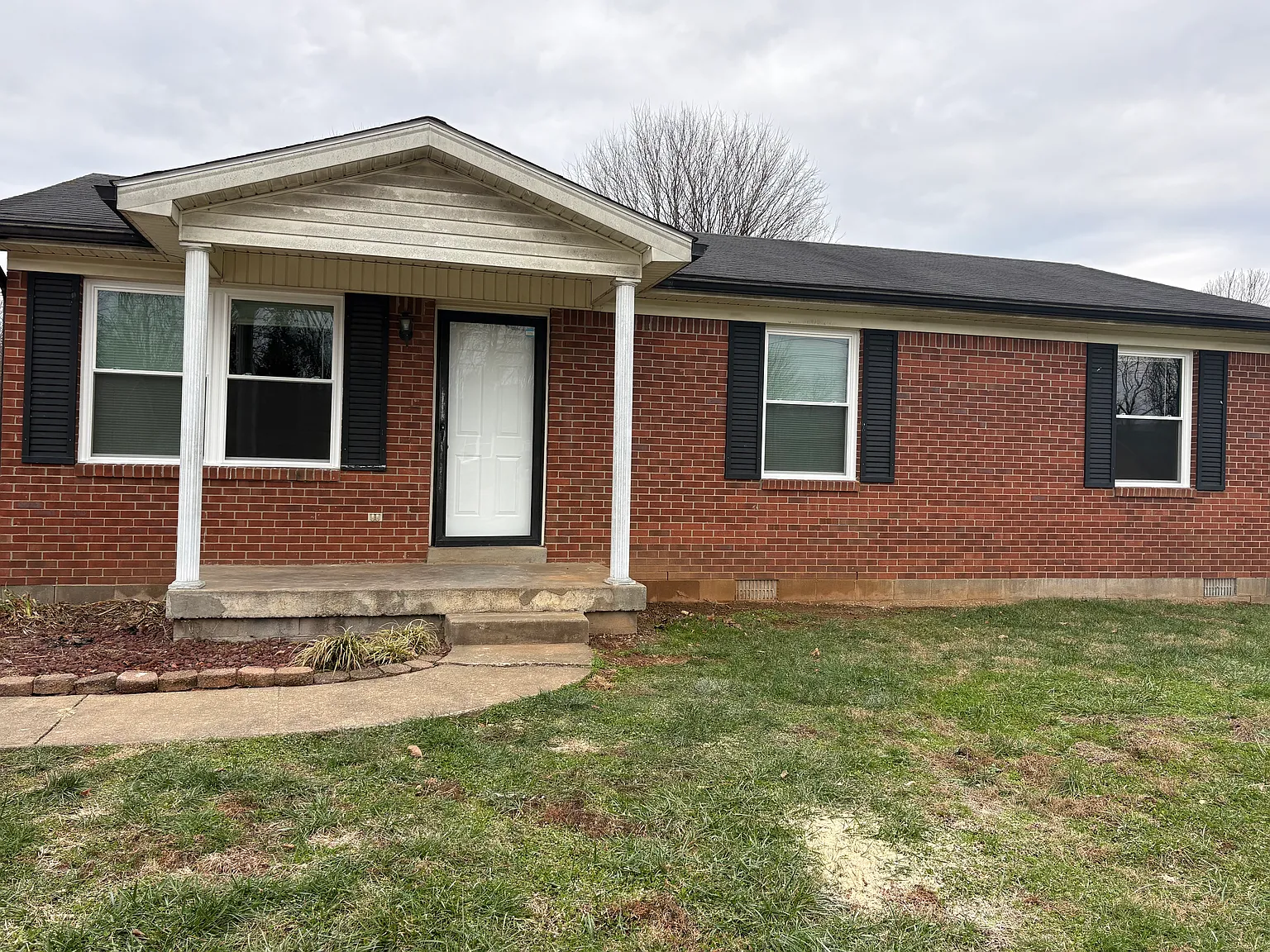 3 bed, 1000 sqft, $1,250 — Photo 1
