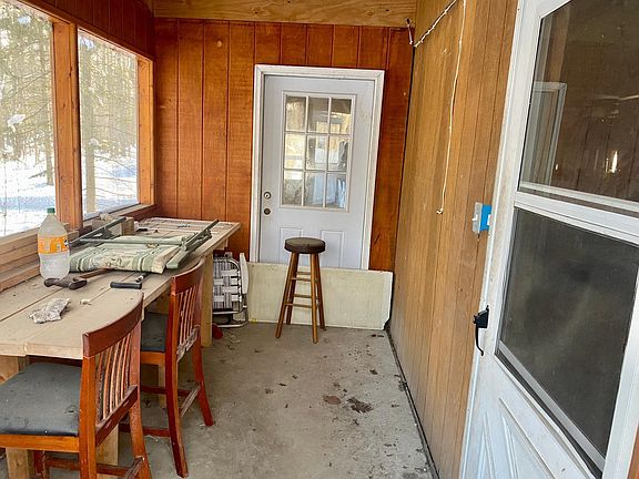 3rd image of 6119 County Road 4 NE
