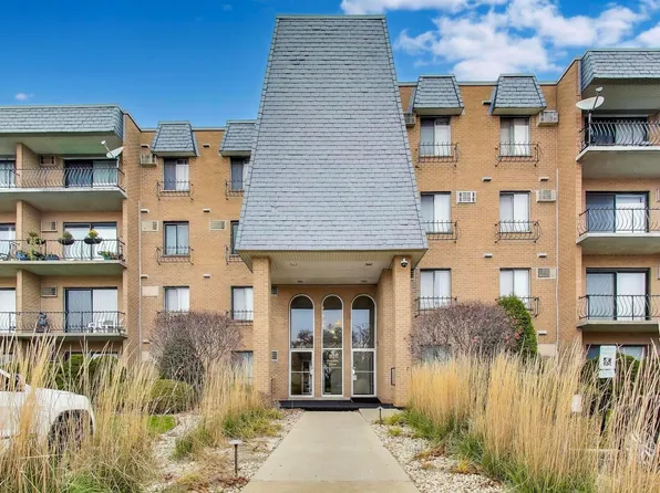 931 W Arquilla Dr APT 113, Glenwood, IL 60425