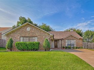 7100 Greenspring Dr, Arlington, TX 76016