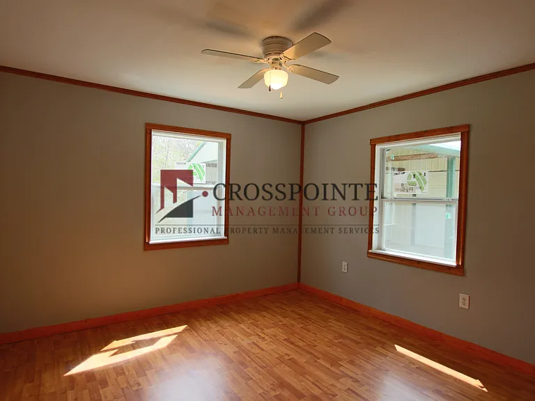 110 S Hunter St — Photo 23