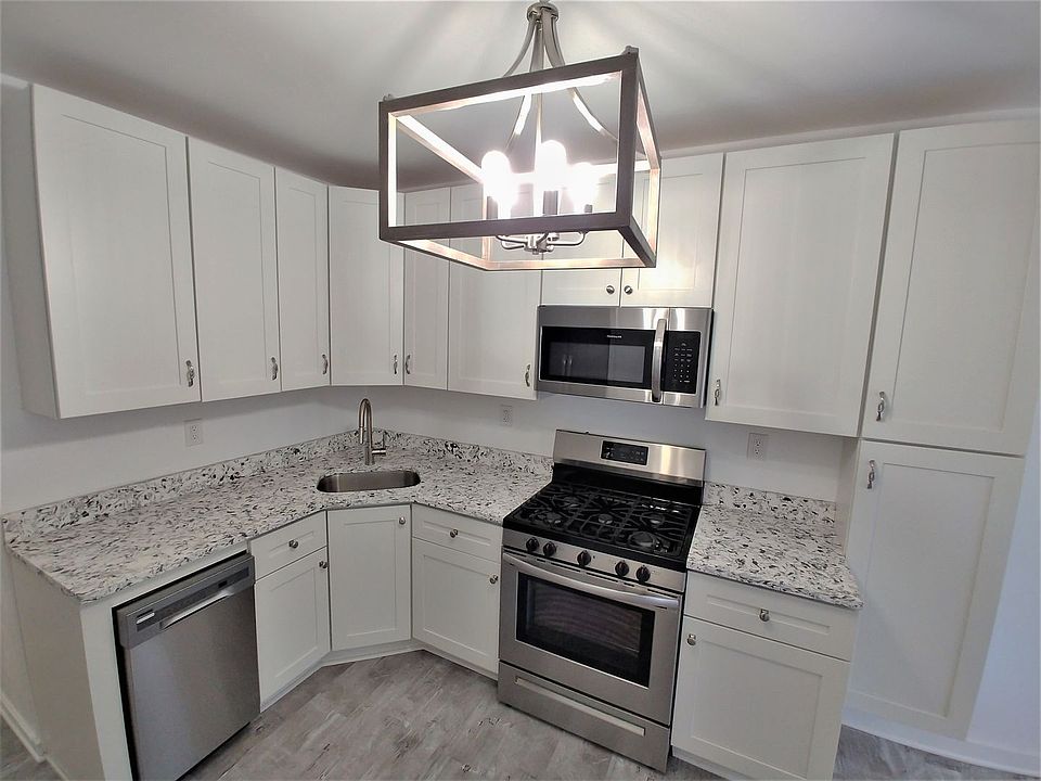 1st image of 453 Norton St Fl 2
